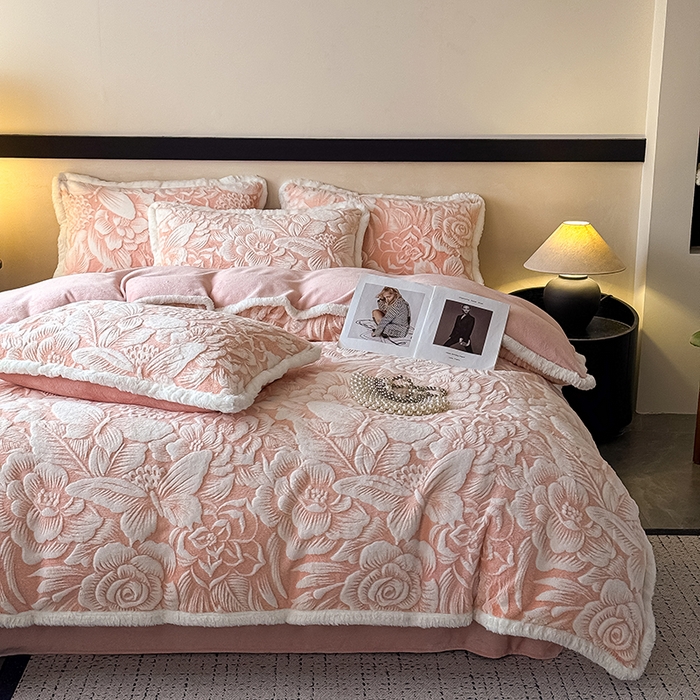 91家纺网 家纺一手货源 找家纺 （总）卡罗兰 2025新款牛奶绒兔毛雕花烂花四件套