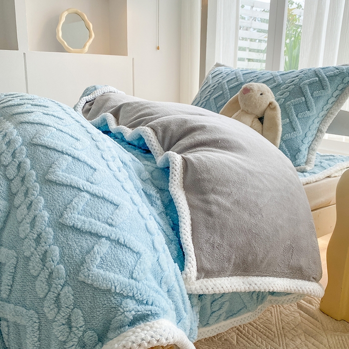 91家纺网 家纺一手货源 找家纺 凌云家纺 2025新品学生宿舍牛奶绒床褥三件套加厚塔芙绒夹棉保暖 天蓝色