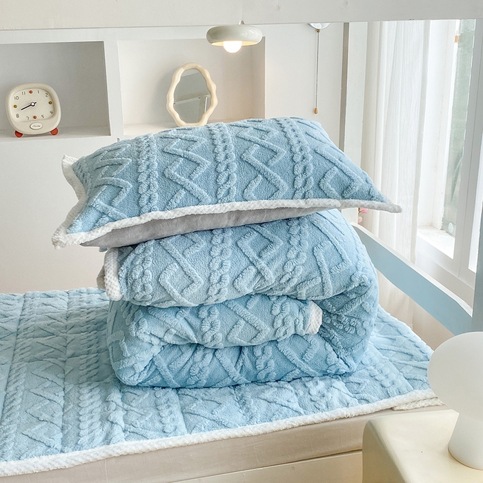 91家纺网 家纺一手货源 找家纺 凌云家纺 2025新品学生宿舍牛奶绒床褥三件套加厚塔芙绒夹棉保暖 天蓝色