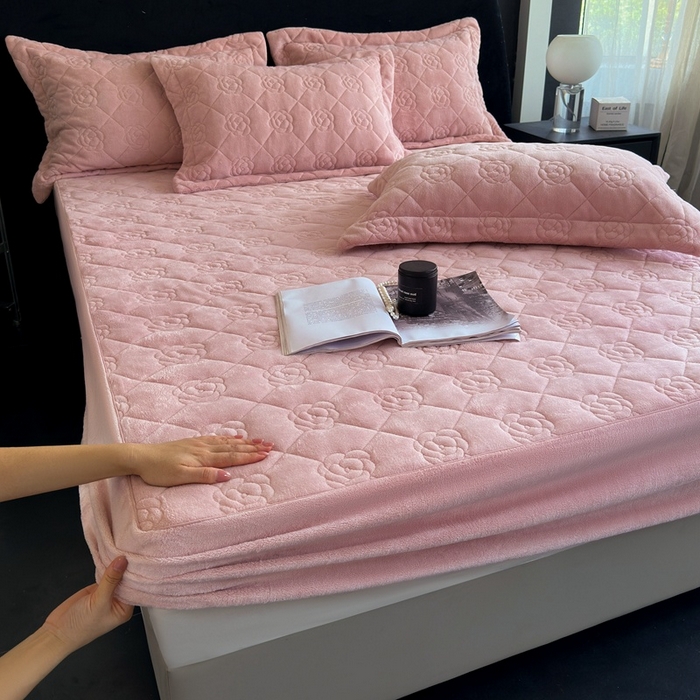 91家纺网 家纺一手货源 找家纺 7V 2025新款牛奶绒床笠 藕粉