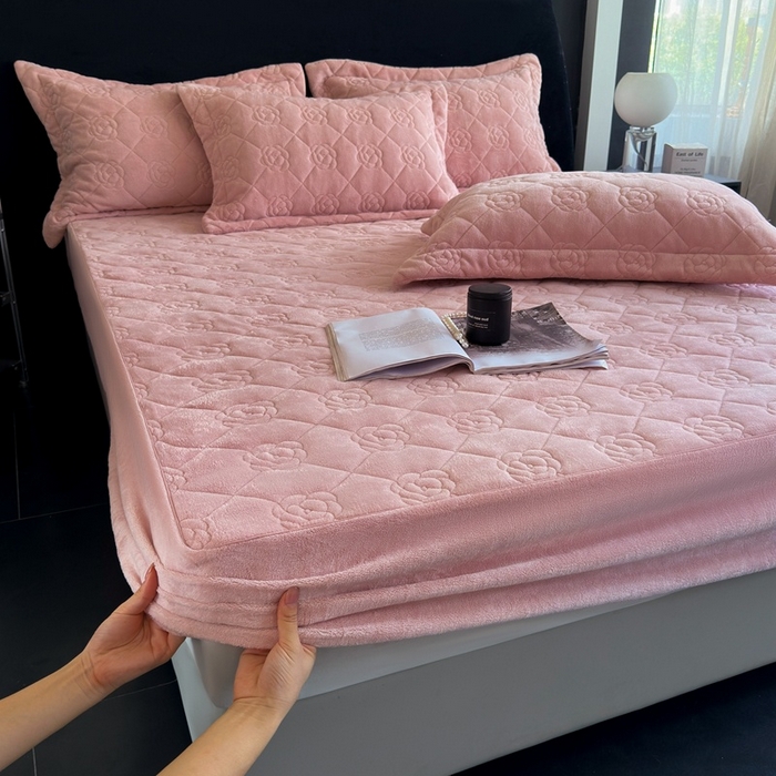 91家纺网 家纺一手货源 找家纺 7V 2025新款牛奶绒床笠 藕粉