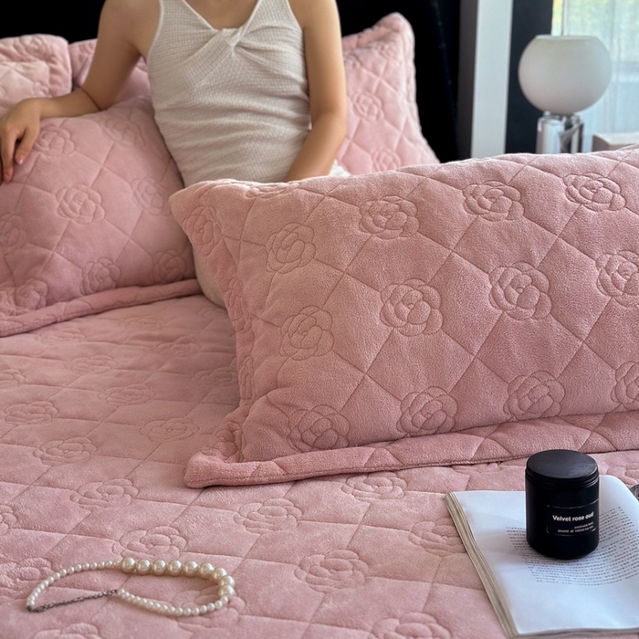 91家纺网 家纺一手货源 找家纺 7V 2025新款牛奶绒床笠 藕粉