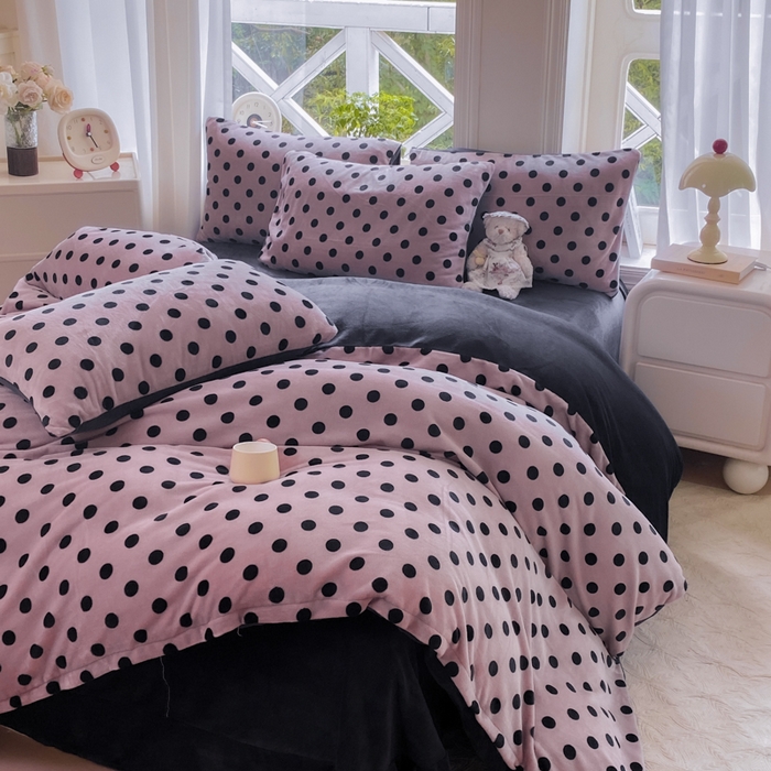 91家纺网 家纺一手货源 找家纺 豫见家纺 2025新款牛奶绒印花四件套 波点时代-紫