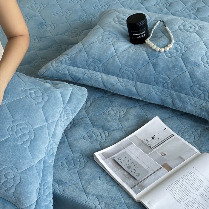 91家纺网 家纺一手货源 找家纺 7V 2025新款牛奶绒床笠 蓝色