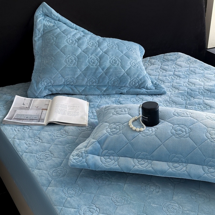 91家纺网 家纺一手货源 找家纺 7V 2025新款牛奶绒床笠 蓝色