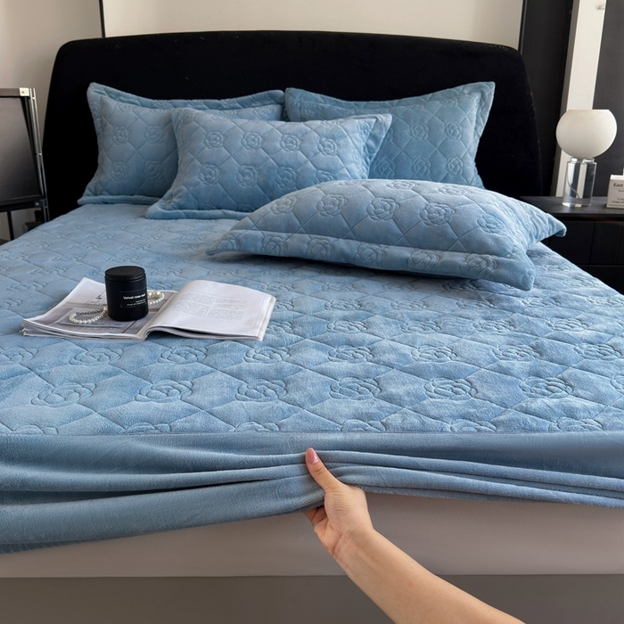 91家纺网 家纺一手货源 找家纺 7V 2025新款牛奶绒床笠 蓝色