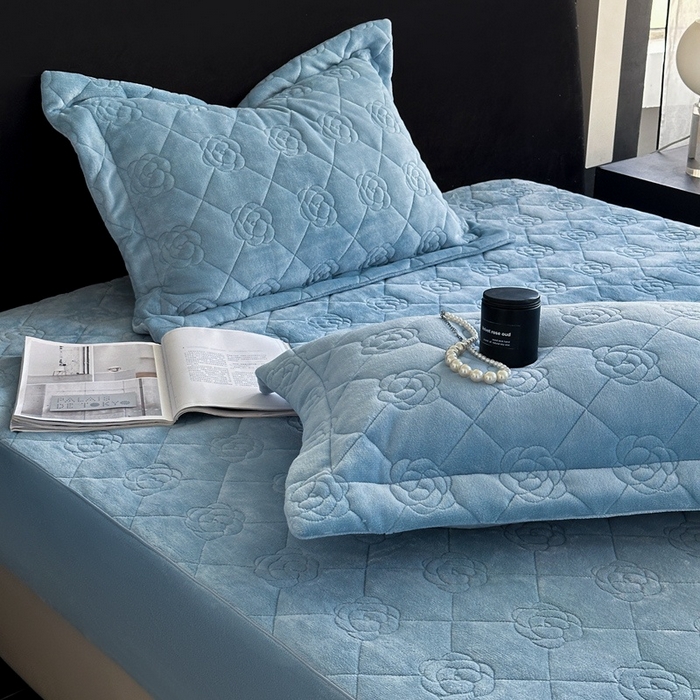 91家纺网 家纺一手货源 找家纺 7V 2025新款牛奶绒床笠 蓝色