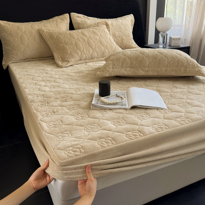 91家纺网 家纺一手货源 找家纺 7V 2025新款牛奶绒床笠 浅驼