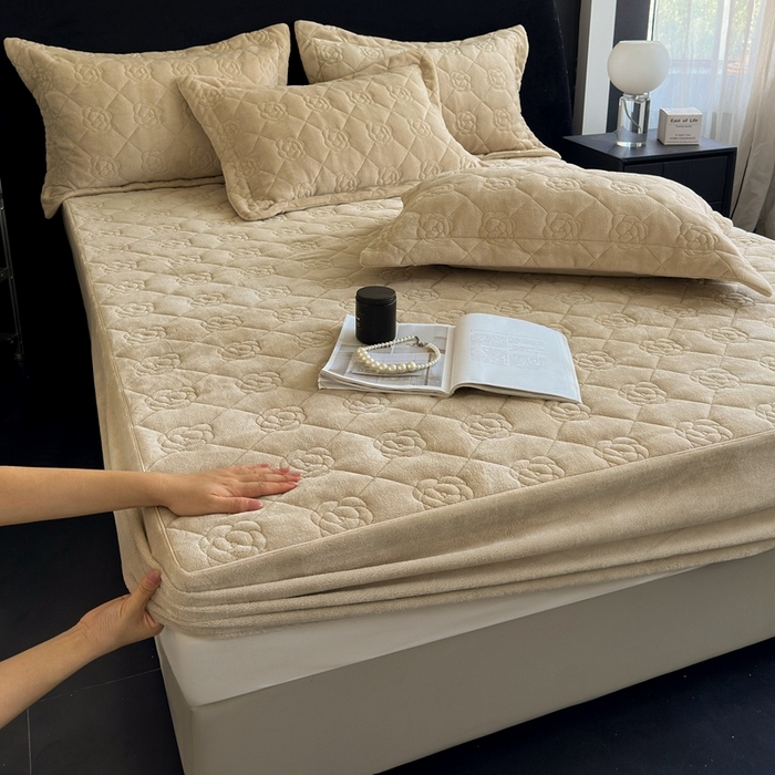 91家纺网 家纺一手货源 找家纺 7V 2025新款牛奶绒床笠 浅驼