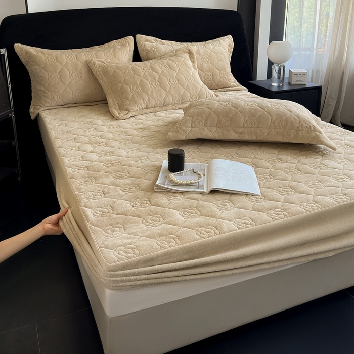 91家纺网 家纺一手货源 找家纺 7V 2025新款牛奶绒床笠 浅驼