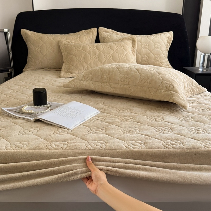 91家纺网 家纺一手货源 找家纺 7V 2025新款牛奶绒床笠 浅驼