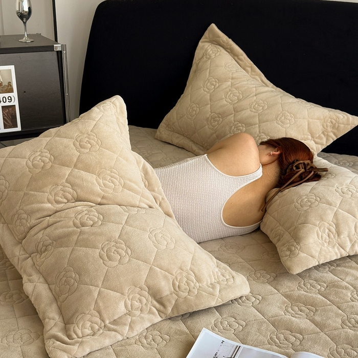 91家纺网 家纺一手货源 找家纺 7V 2025新款牛奶绒床笠 浅驼