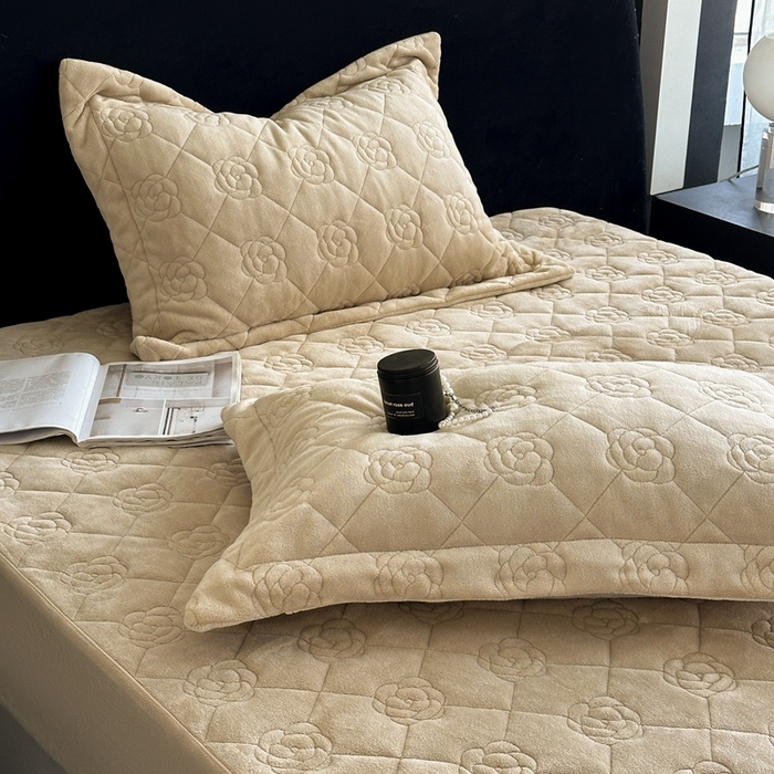 91家纺网 家纺一手货源 找家纺 7V 2025新款牛奶绒床笠 浅驼