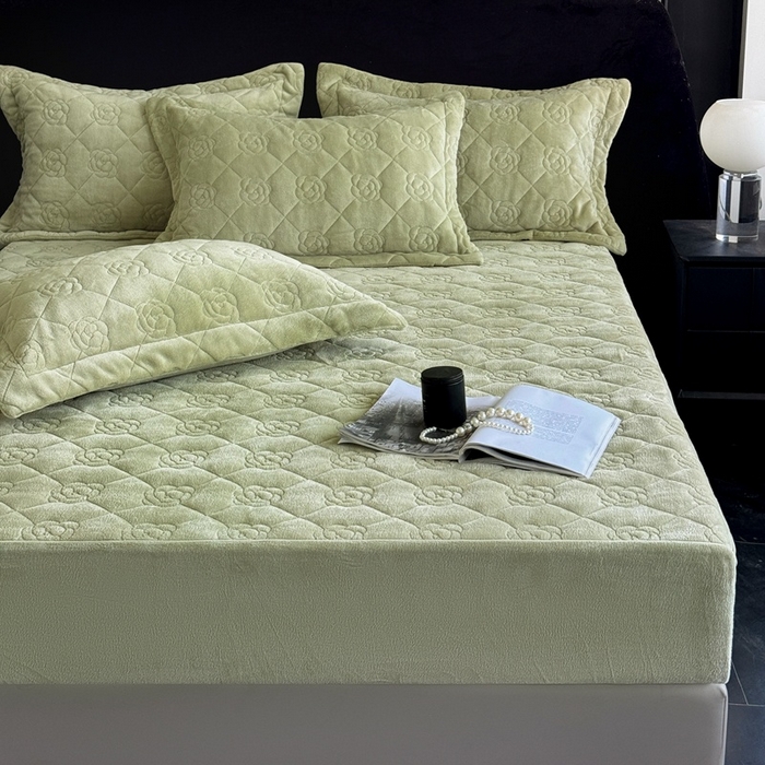 91家纺网 家纺一手货源 找家纺 7V 2025新款牛奶绒床笠 灰绿