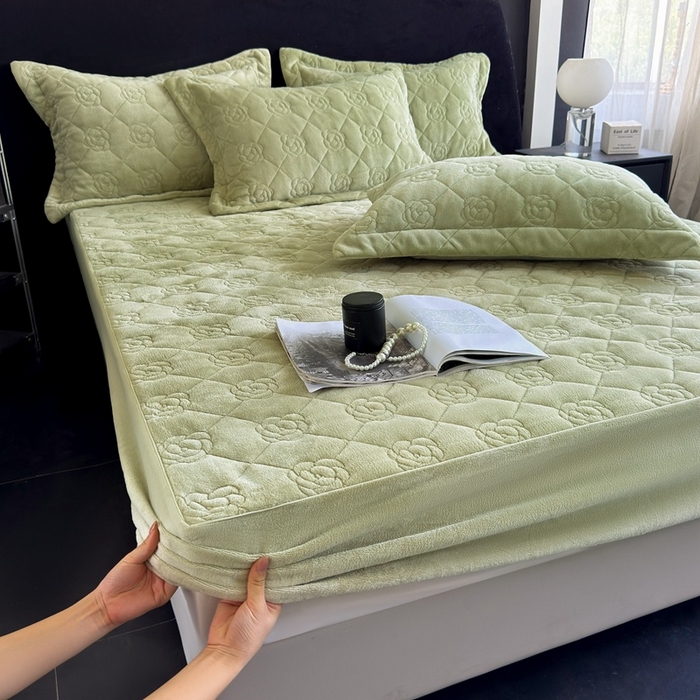 91家纺网 家纺一手货源 找家纺 7V 2025新款牛奶绒床笠 灰绿