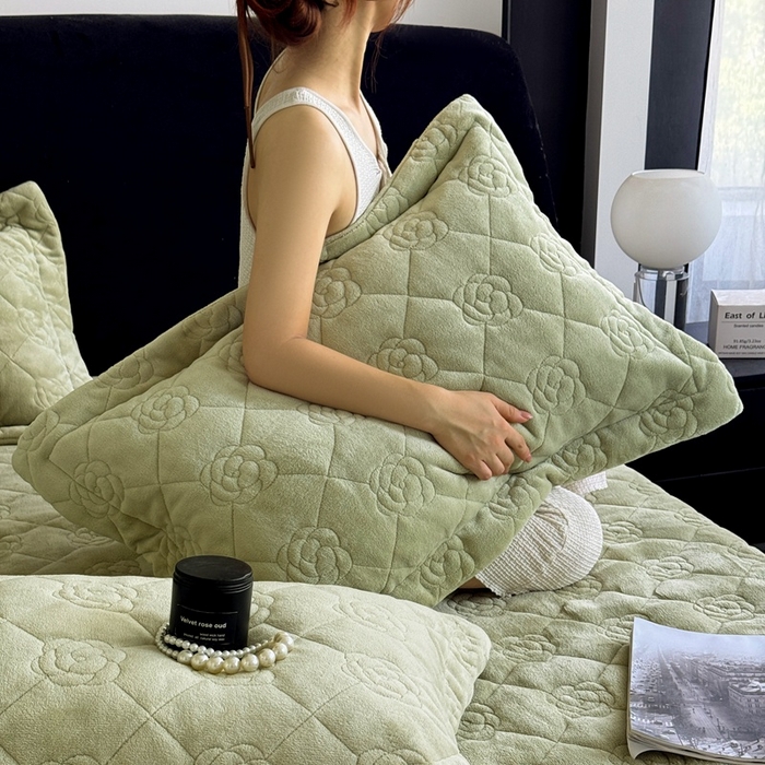 91家纺网 家纺一手货源 找家纺 7V 2025新款牛奶绒床笠 灰绿