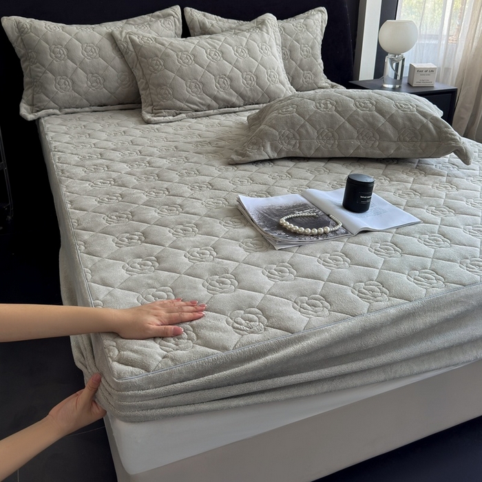 91家纺网 家纺一手货源 找家纺 7V 2025新款牛奶绒床笠 银灰