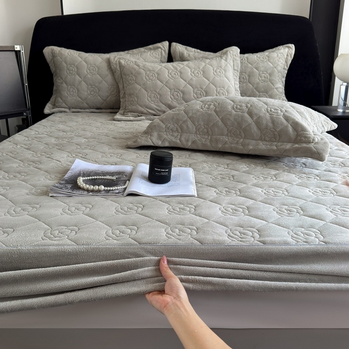 91家纺网 家纺一手货源 找家纺 7V 2025新款牛奶绒床笠 银灰