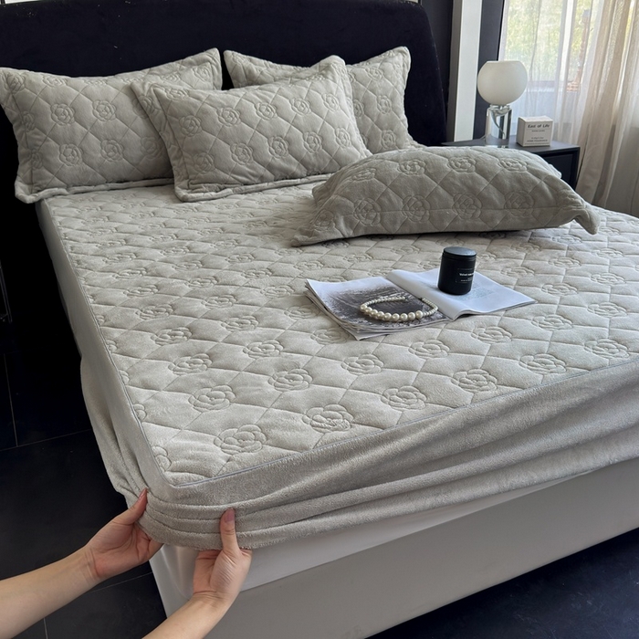 91家纺网 家纺一手货源 找家纺 7V 2025新款牛奶绒床笠 银灰