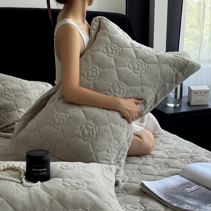 91家纺网 家纺一手货源 找家纺 7V 2025新款牛奶绒床笠 银灰