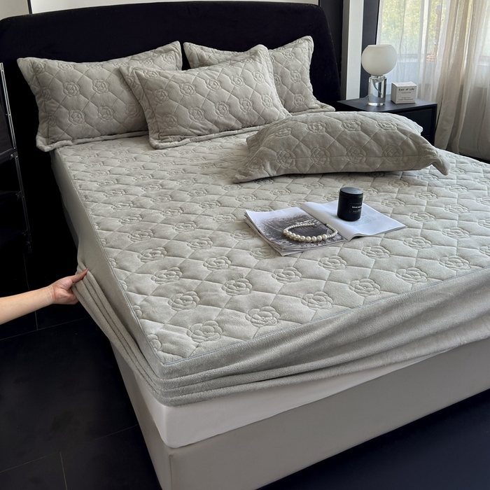 91家纺网 家纺一手货源 找家纺 7V 2025新款牛奶绒床笠 银灰