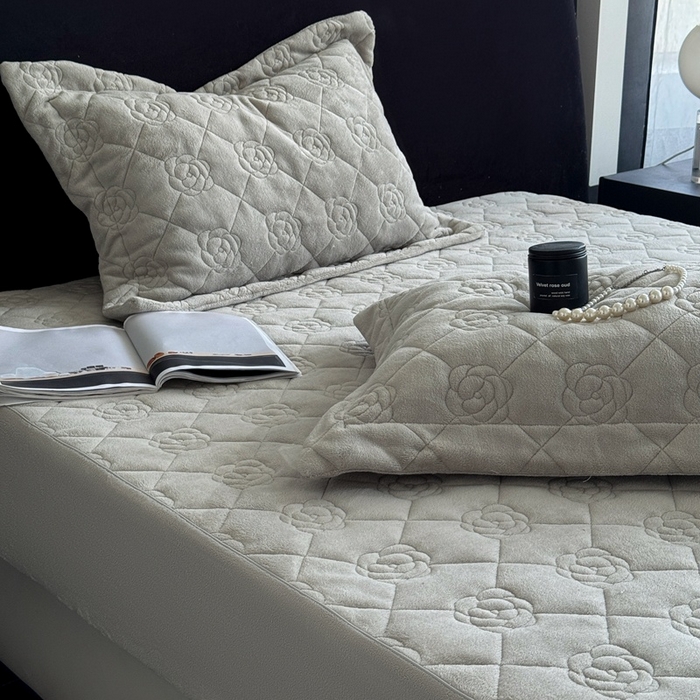 91家纺网 家纺一手货源 找家纺 7V 2025新款牛奶绒床笠 银灰