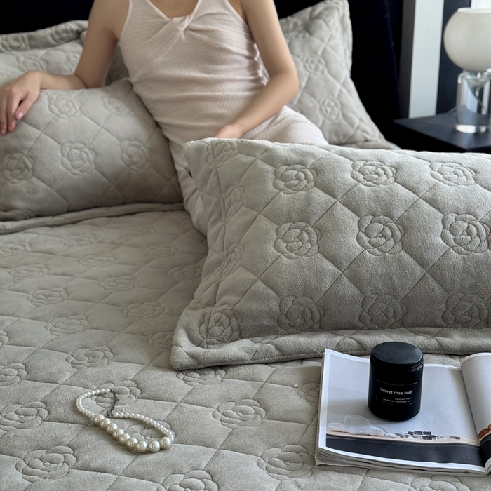 91家纺网 家纺一手货源 找家纺 7V 2025新款牛奶绒床笠 银灰