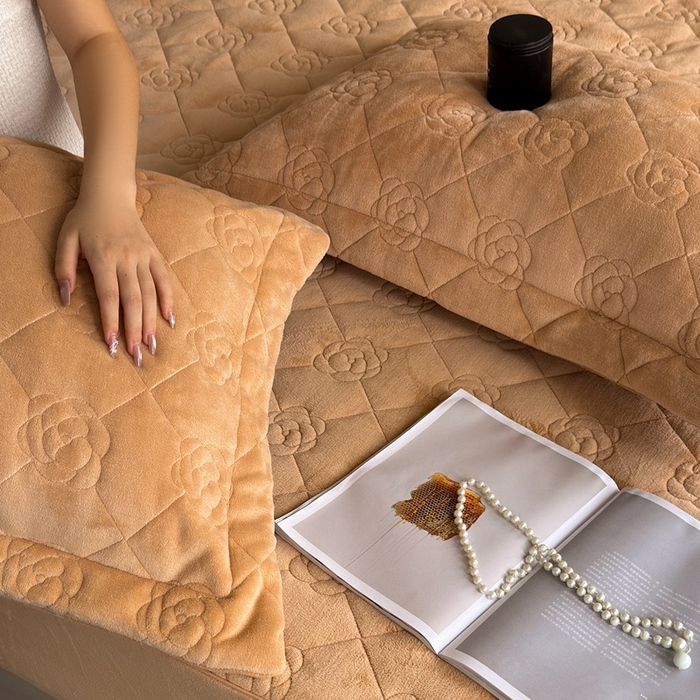 91家纺网 家纺一手货源 找家纺 7V 2025新款牛奶绒床笠 浅棕