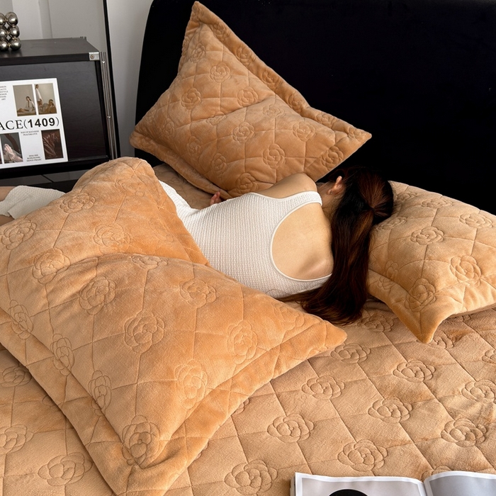 91家纺网 家纺一手货源 找家纺 7V 2025新款牛奶绒床笠 浅棕