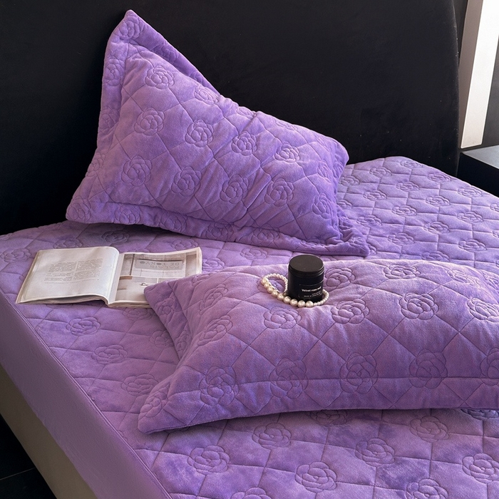 91家纺网 家纺一手货源 找家纺 7V 2025新款牛奶绒床笠 魅紫