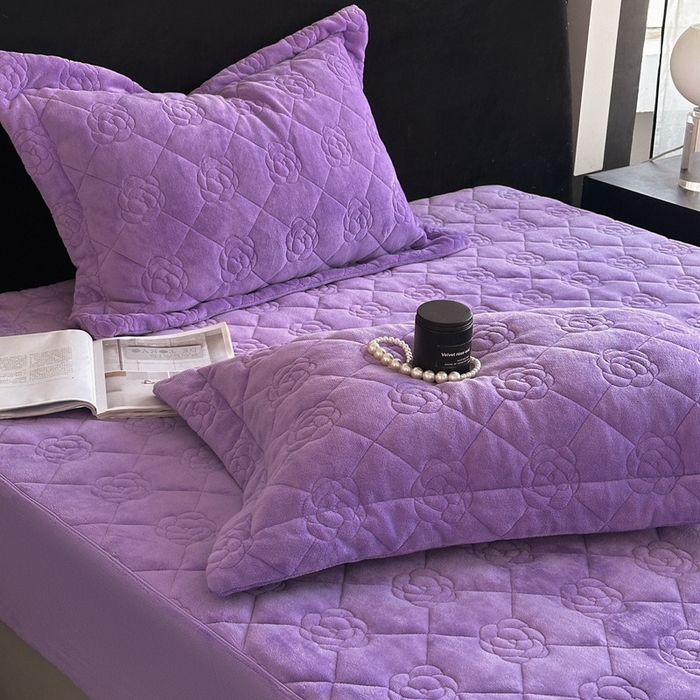 91家纺网 家纺一手货源 找家纺 7V 2025新款牛奶绒床笠 魅紫