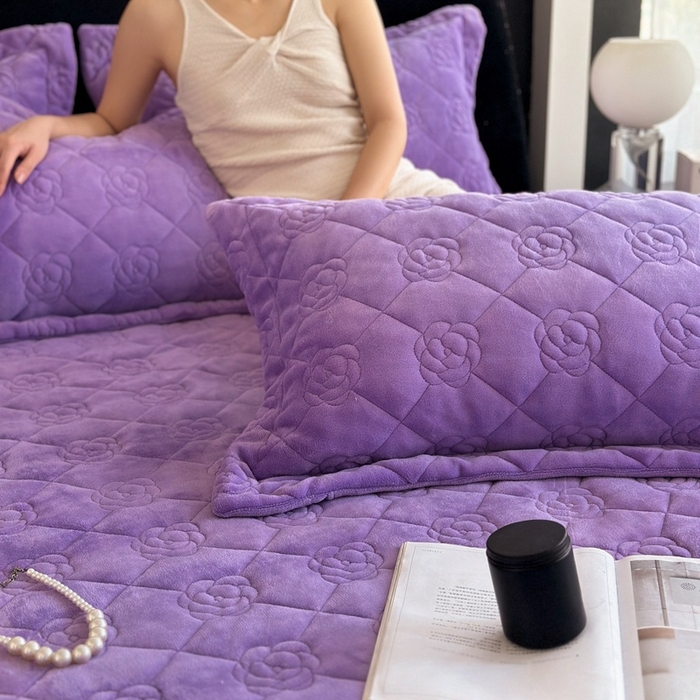 91家纺网 家纺一手货源 找家纺 7V 2025新款牛奶绒床笠 魅紫