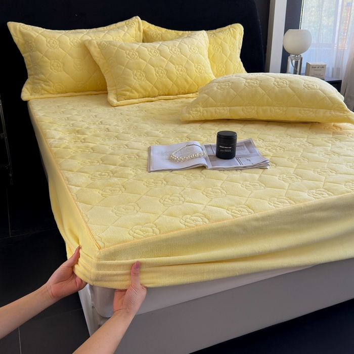 91家纺网 家纺一手货源 找家纺 7V 2025新款牛奶绒床笠 嫩黄