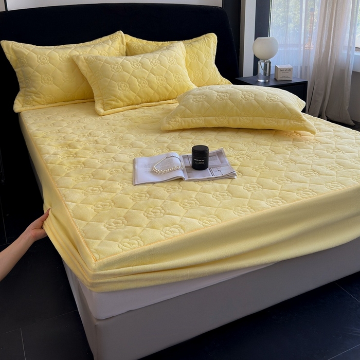 91家纺网 家纺一手货源 找家纺 7V 2025新款牛奶绒床笠 嫩黄