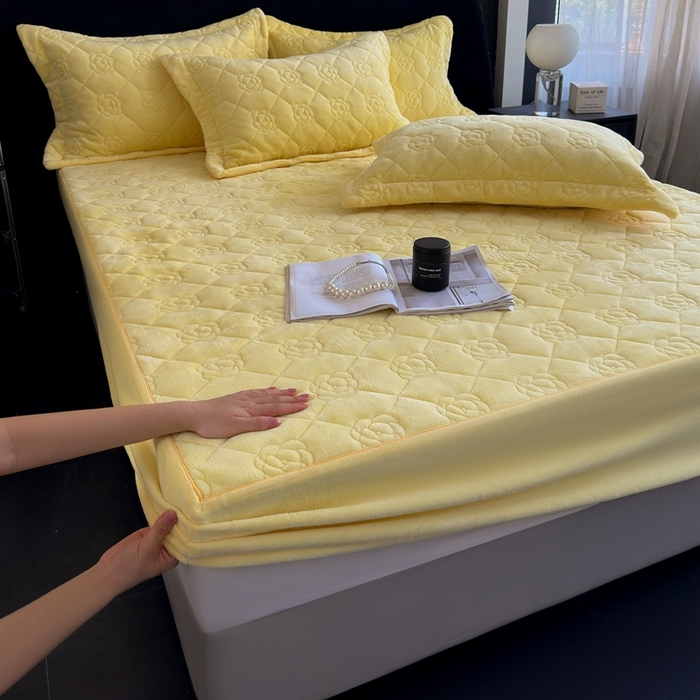 91家纺网 家纺一手货源 找家纺 7V 2025新款牛奶绒床笠 嫩黄