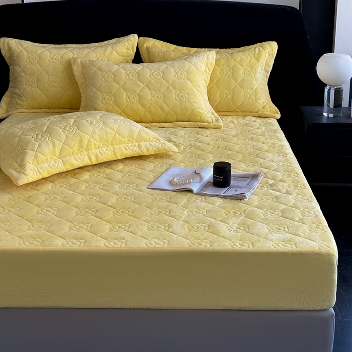 91家纺网 家纺一手货源 找家纺 7V 2025新款牛奶绒床笠 嫩黄