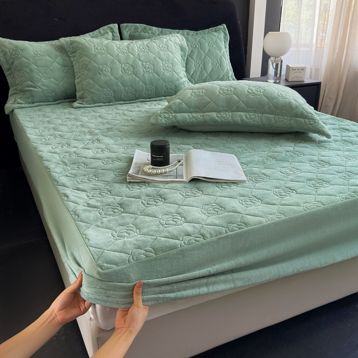 91家纺网 家纺一手货源 找家纺 7V 2025新款牛奶绒床笠 雾绿