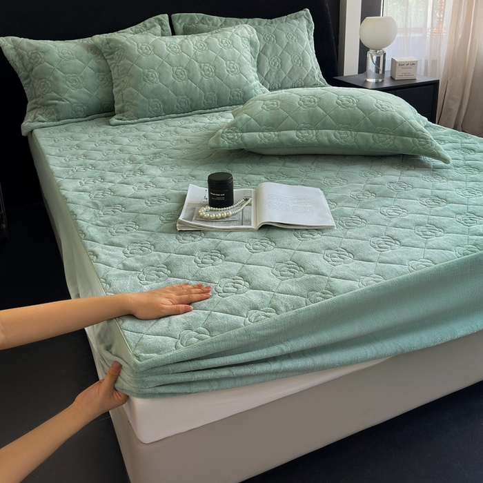 91家纺网 家纺一手货源 找家纺 7V 2025新款牛奶绒床笠 雾绿