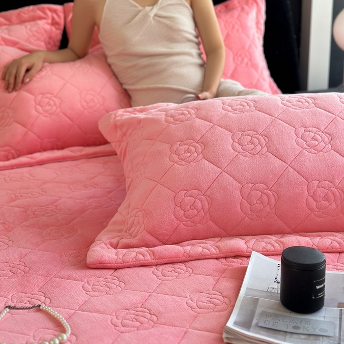 91家纺网 家纺一手货源 找家纺 7V 2025新款牛奶绒床笠 浅粉