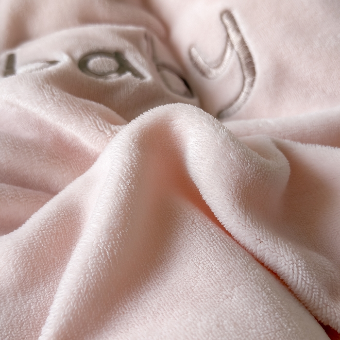 91家纺网 家纺一手货源 找家纺 卡罗兰 2025新款牛奶绒兔毛绣花四件套 波斯猫-粉