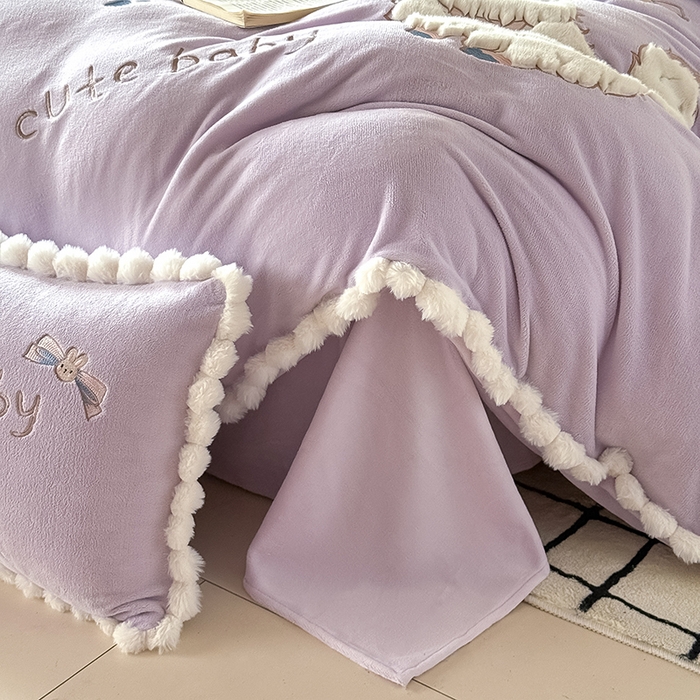 91家纺网 家纺一手货源 找家纺 卡罗兰 2025新款牛奶绒兔毛绣花四件套 波斯猫-紫