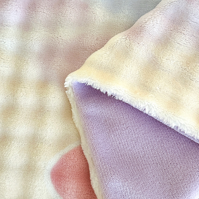 91家纺网 家纺一手货源 找家纺 富缦庭 2025新款泡泡牛奶绒床盖款四件套 彩虹爱心