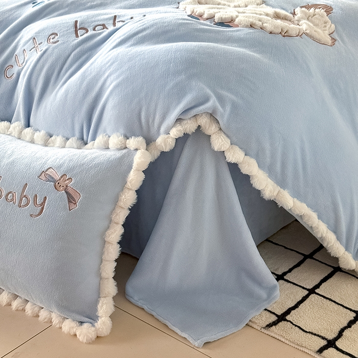 91家纺网 家纺一手货源 找家纺 卡罗兰 2025新款牛奶绒兔毛绣花四件套 波斯猫-蓝