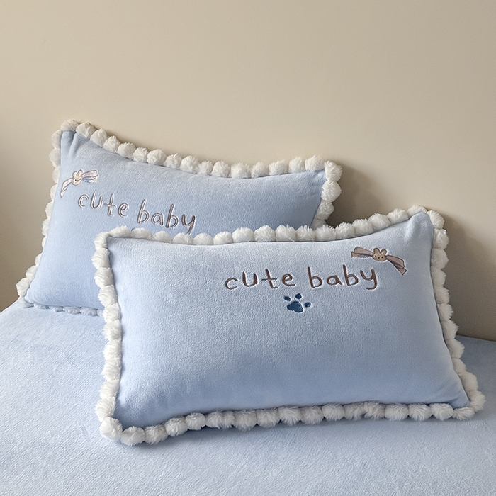 91家纺网 家纺一手货源 找家纺 卡罗兰 2025新款牛奶绒兔毛绣花四件套 波斯猫-蓝