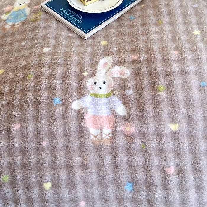 91家纺网 家纺一手货源 找家纺 富缦庭 2025新款泡泡牛奶绒床盖款四件套 草莓兔