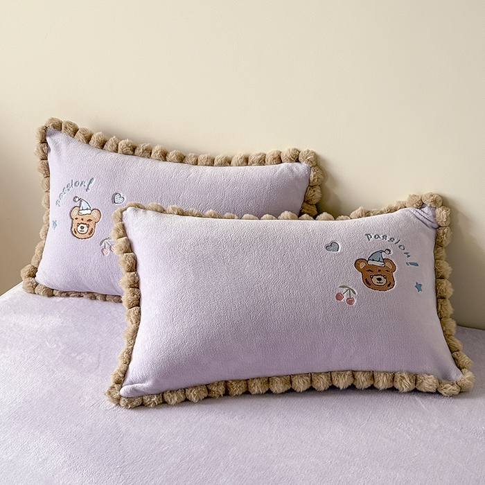 91家纺网 家纺一手货源 找家纺 卡罗兰 2025新款牛奶绒兔毛绣花四件套 爱心熊-紫