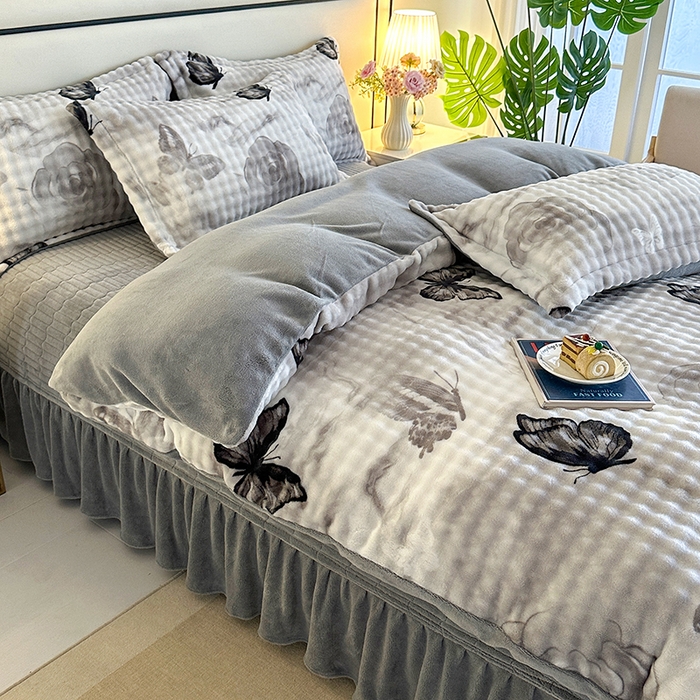 91家纺网 家纺一手货源 找家纺 富缦庭 2025新款泡泡牛奶绒床盖款四件套 蝴蝶花开