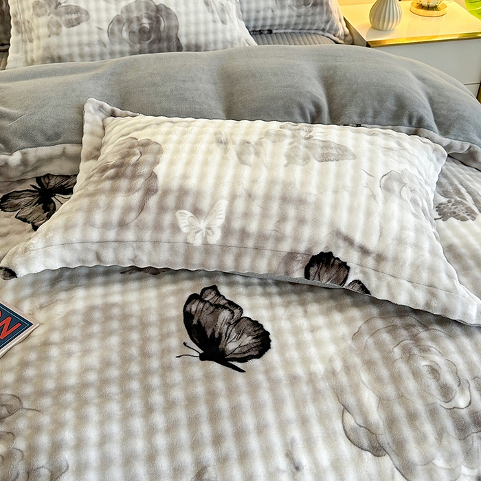 91家纺网 家纺一手货源 找家纺 富缦庭 2025新款泡泡牛奶绒床盖款四件套 蝴蝶花开