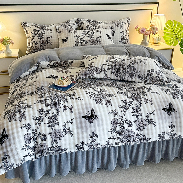 91家纺网 家纺一手货源 找家纺 富缦庭 2025新款泡泡牛奶绒床盖款四件套 花蝶情缘