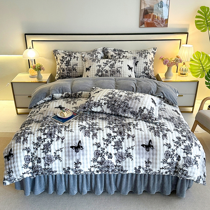 91家纺网 家纺一手货源 找家纺 富缦庭 2025新款泡泡牛奶绒床盖款四件套 花蝶情缘